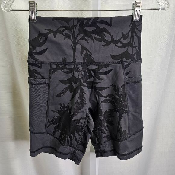 Aerie Chill. Play. Move. Gray Tropical Print Mesh Bike Shorts Size Medium - Picture 1 of 8